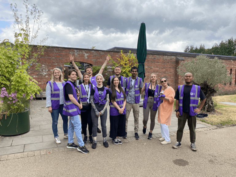 An image of the Amber team volunteering.